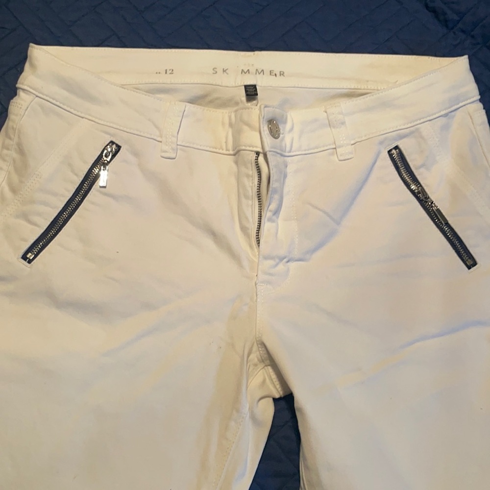 White Denim Jeans with Blue Zippers Crop length Jeans